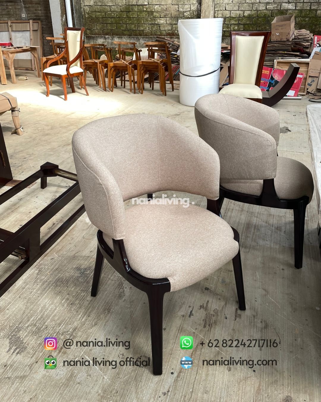 chair Saint Helena Walnut Dining Table With 4 Chairs