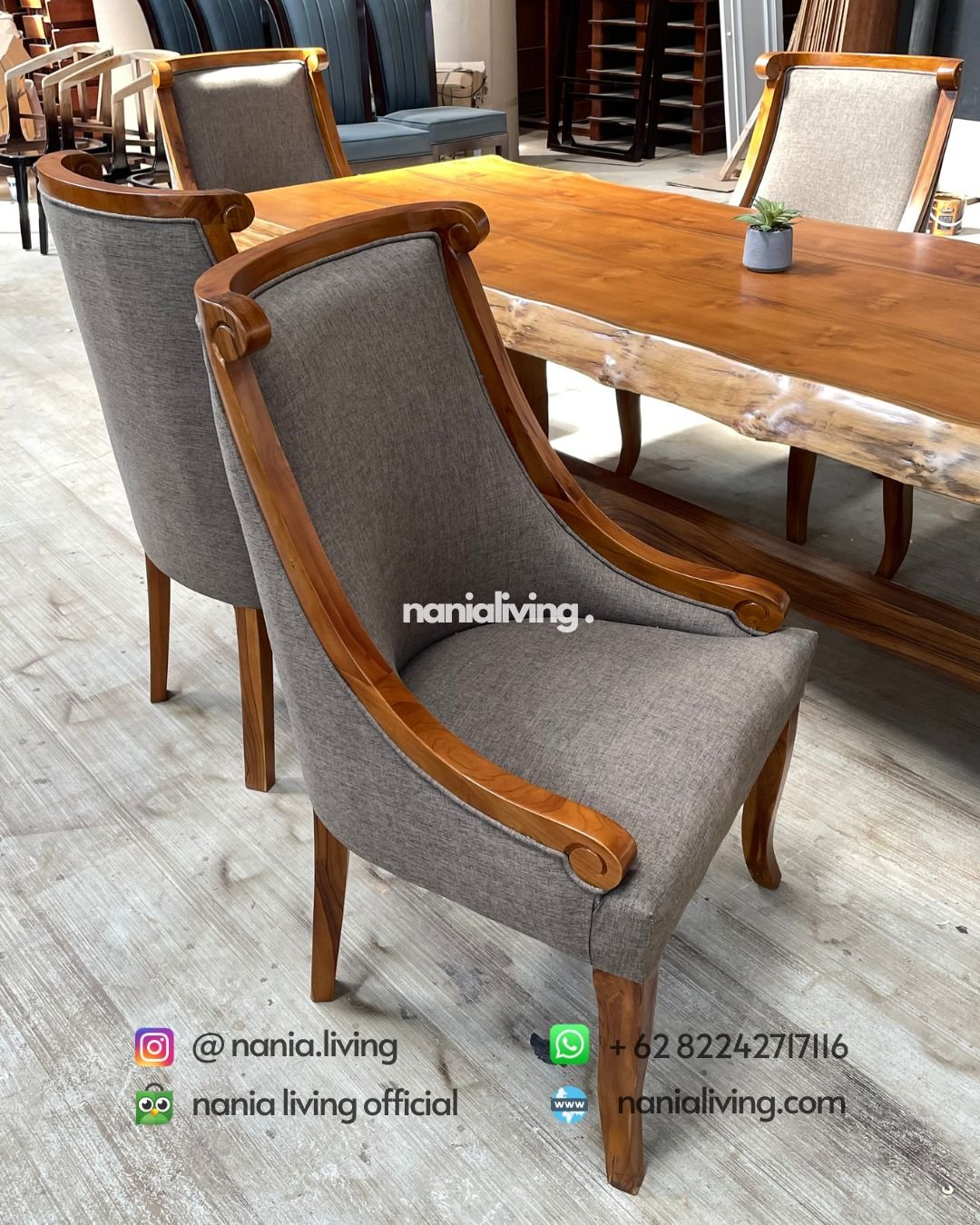 detail Solid Teak Dining Table With 6 Luxurious Chairs