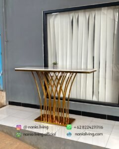 detail Marble Console Table With Gold-coloured Iron Legs
