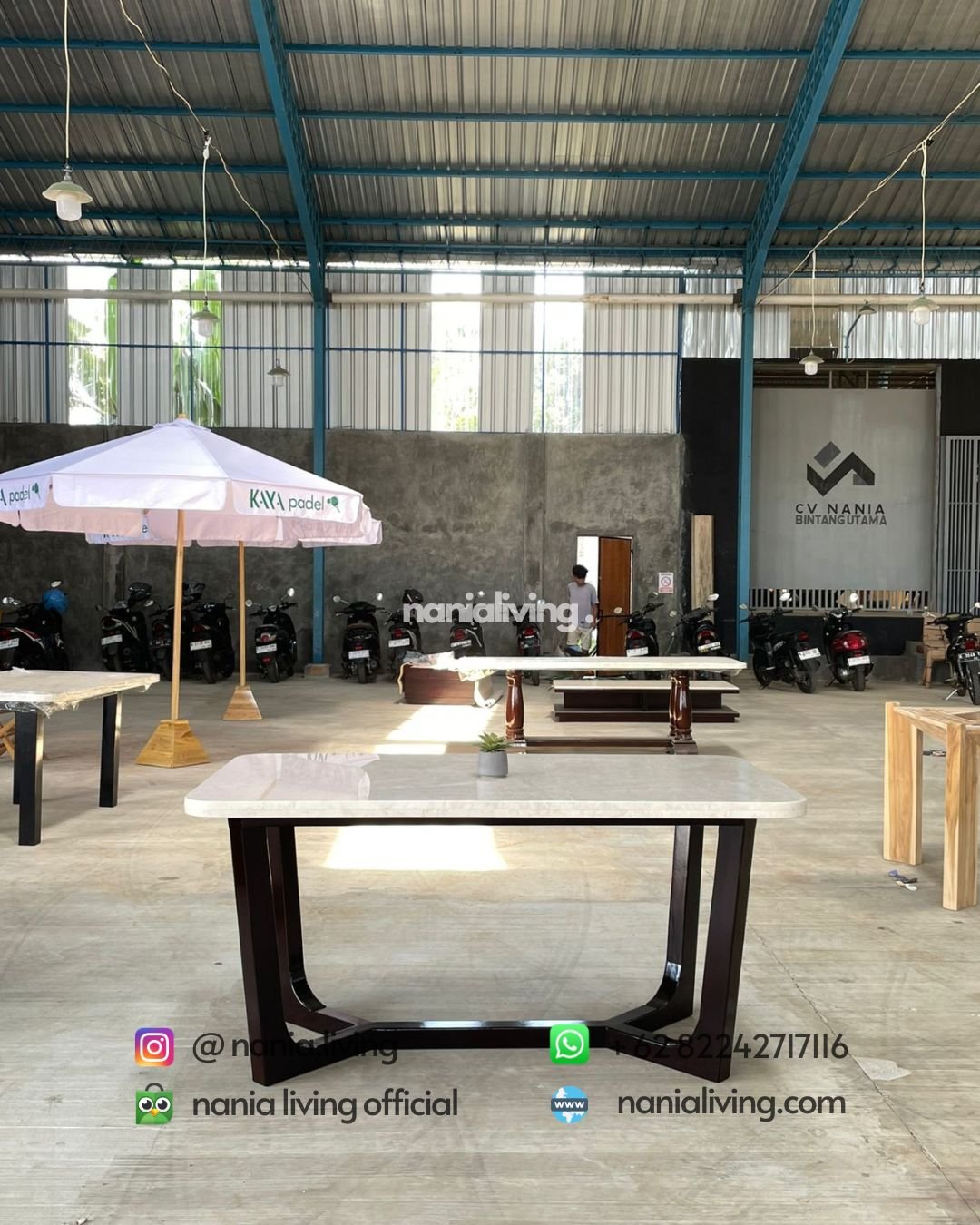 Minimalist Marble Dining Table With Teak Legs (5) cv nania bintang utama