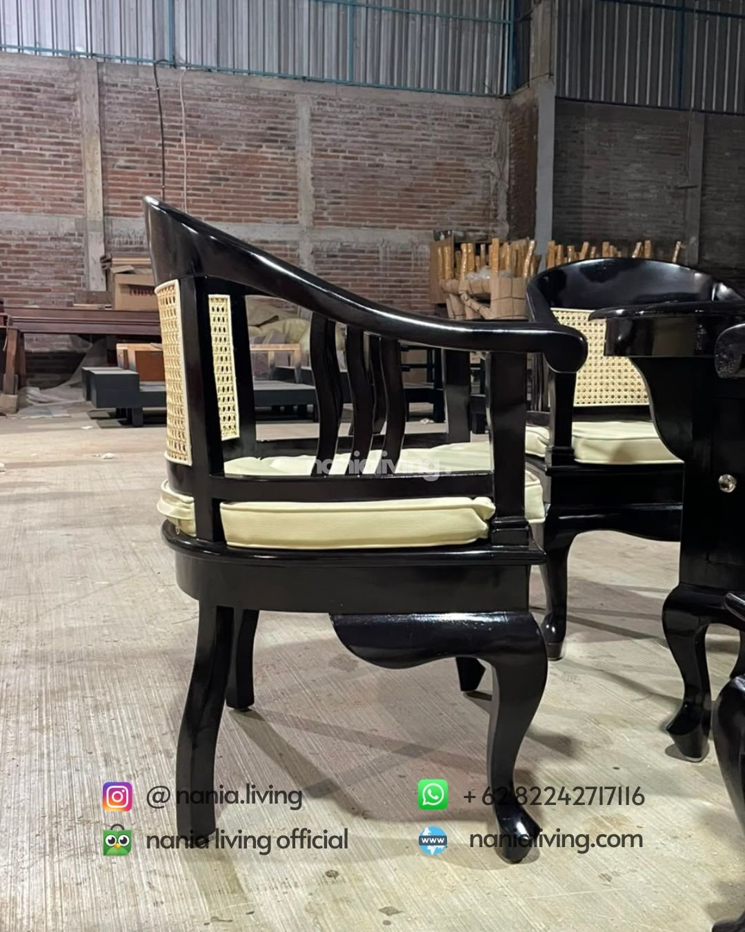 Black Betawi-style Dining Set With Rattan Accents (6)
