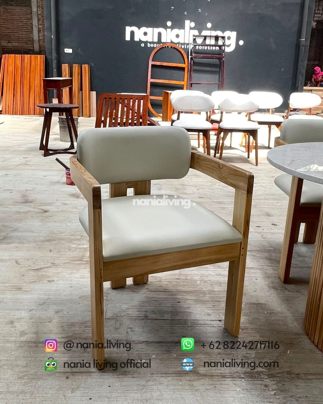 Marble Dining Table With Slatted Legs And 6 Teak Chairs (5)
