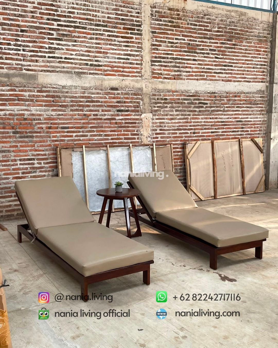 Set Lounger Chairs With Small Table (1)