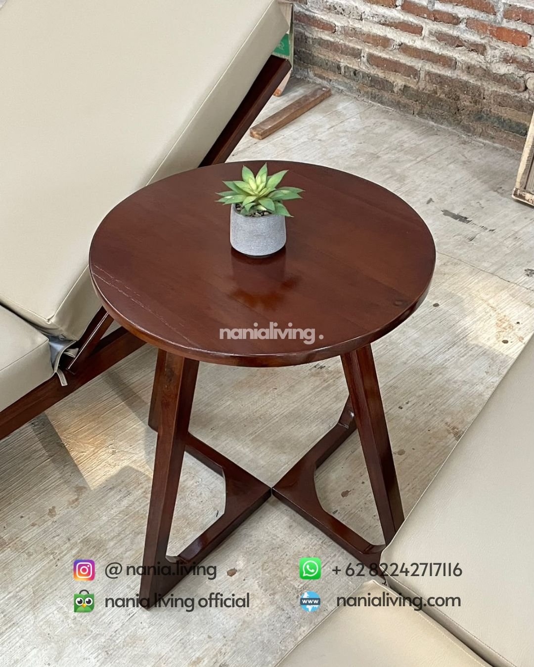 Set Lounger Chairs With Small Table (2)