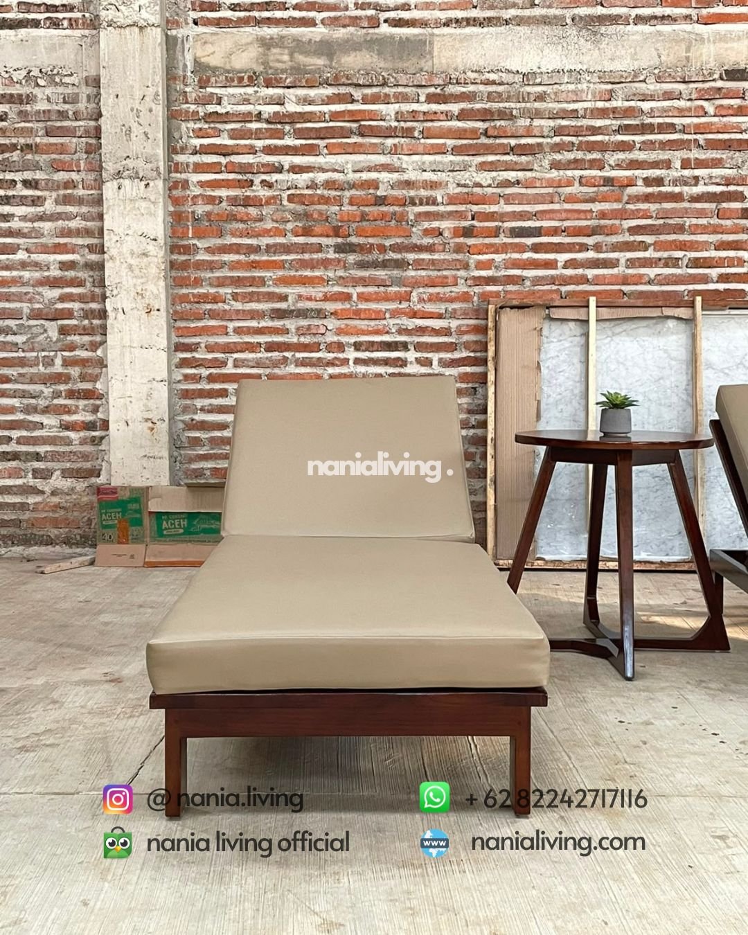 Set Lounger Chairs With Small Table (4)