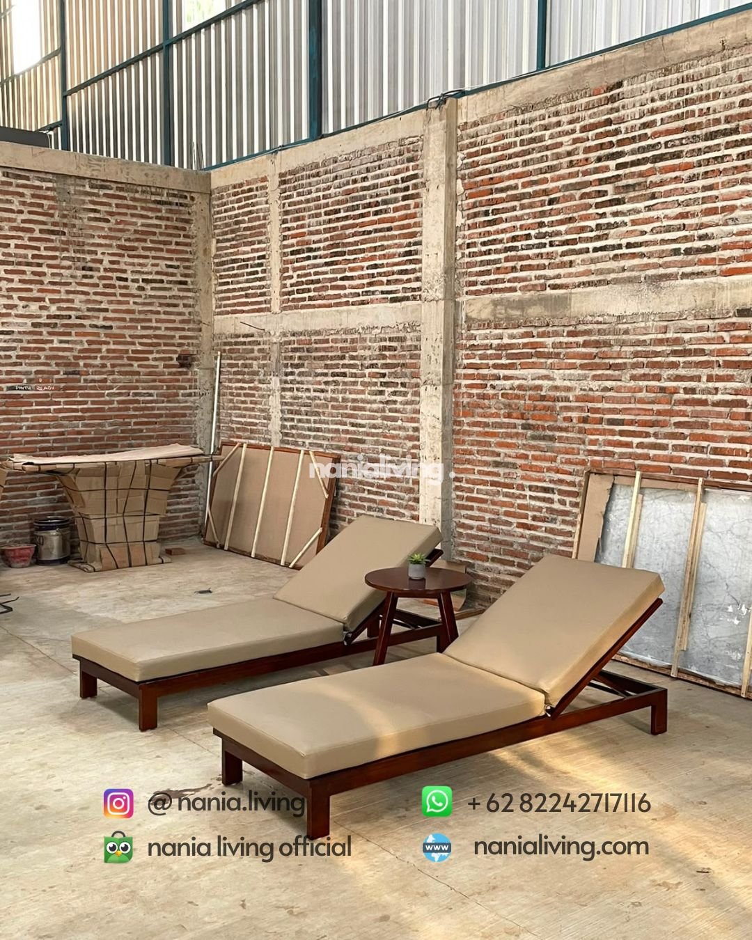 Set Lounger Chairs With Small Table (5)