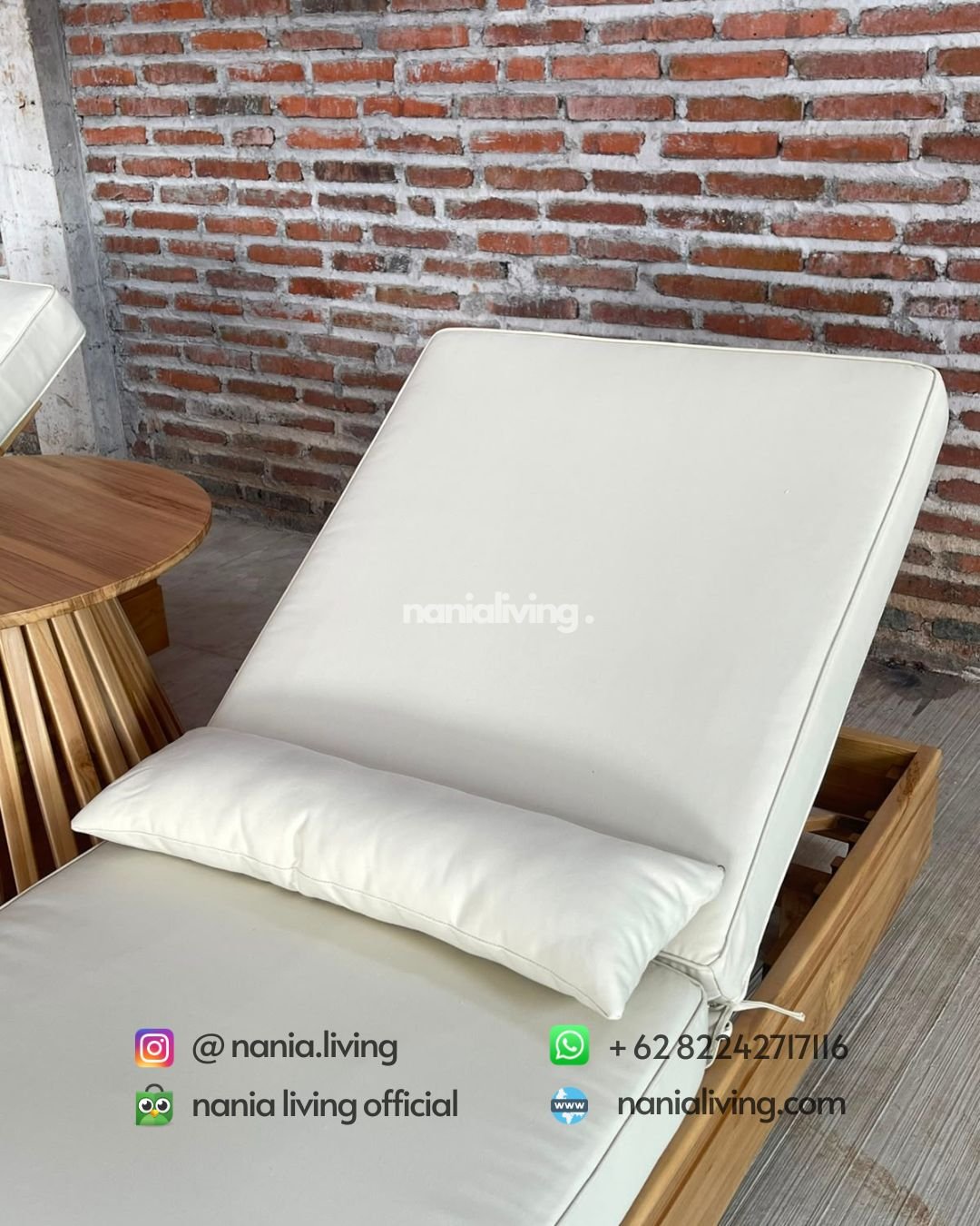Set Of Beach Loungers With A Teak Parasol (3)