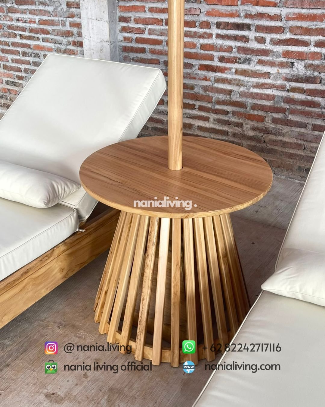 Set Of Beach Loungers With A Teak Parasol (4)