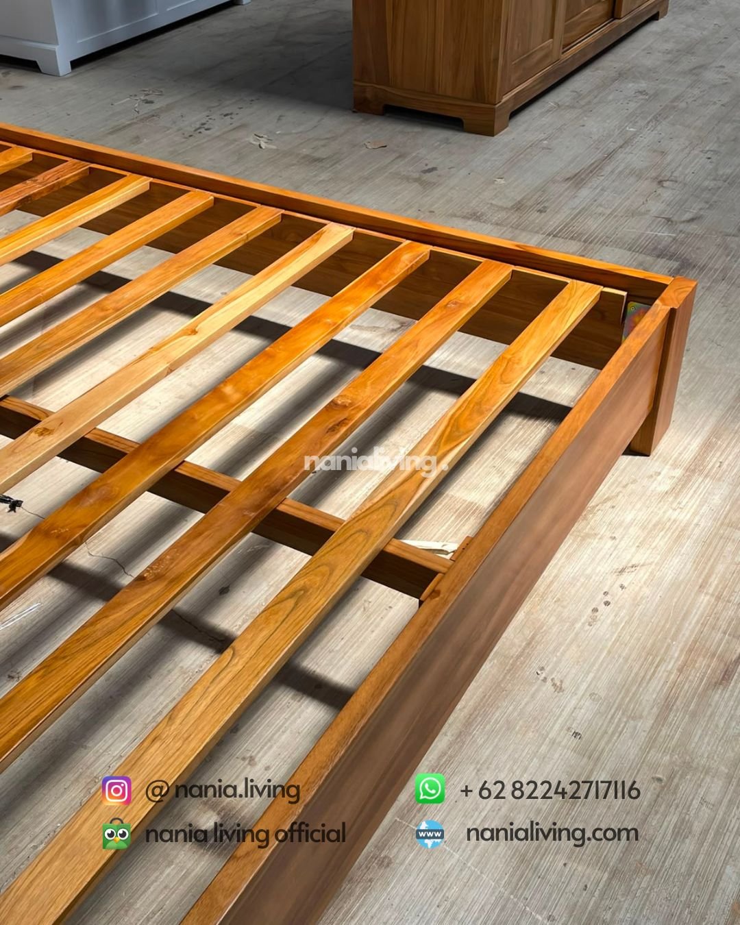 Simple Minimalist Teak Bed (3)