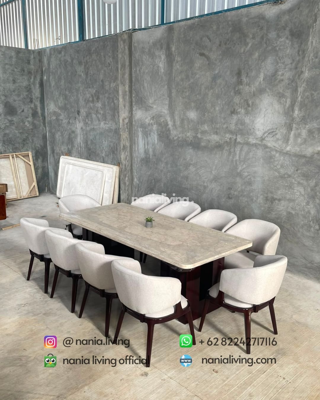 Large cream-coloured marble dining table with 10 Stella chairs (1)