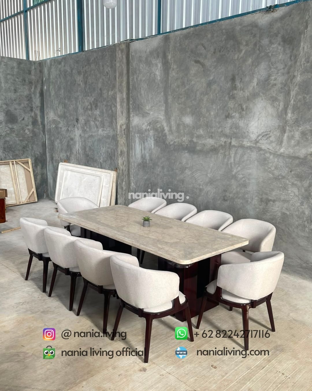 Large cream-coloured marble dining table with 10 Stella chairs (2)