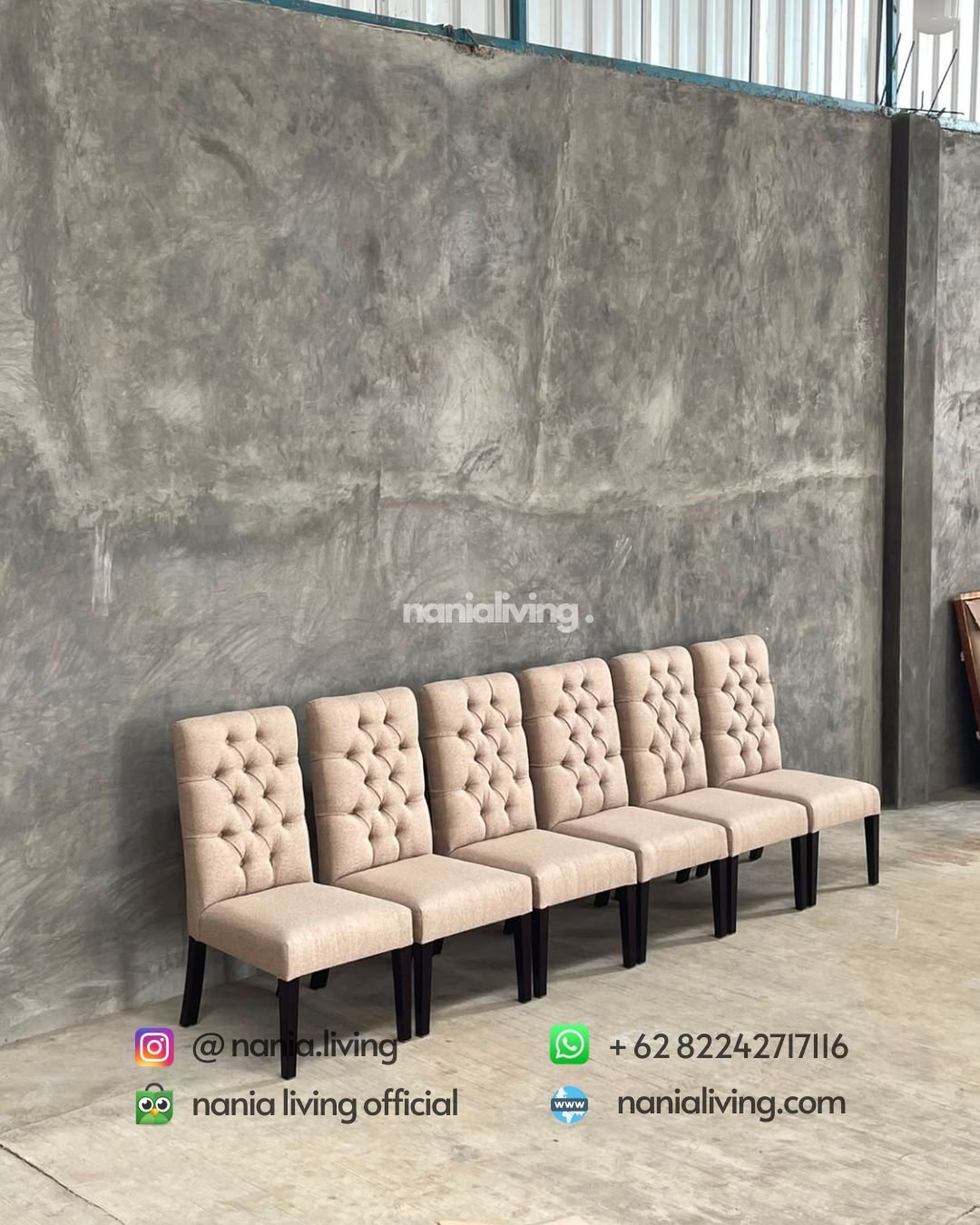 Minimalist Fabric Dining Chairs With Buttons (1)