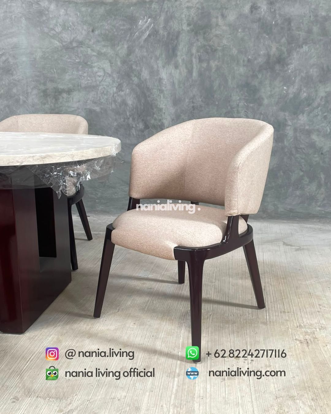 Stella Oval Dining Table 6 Stella Dining Chairs (4)