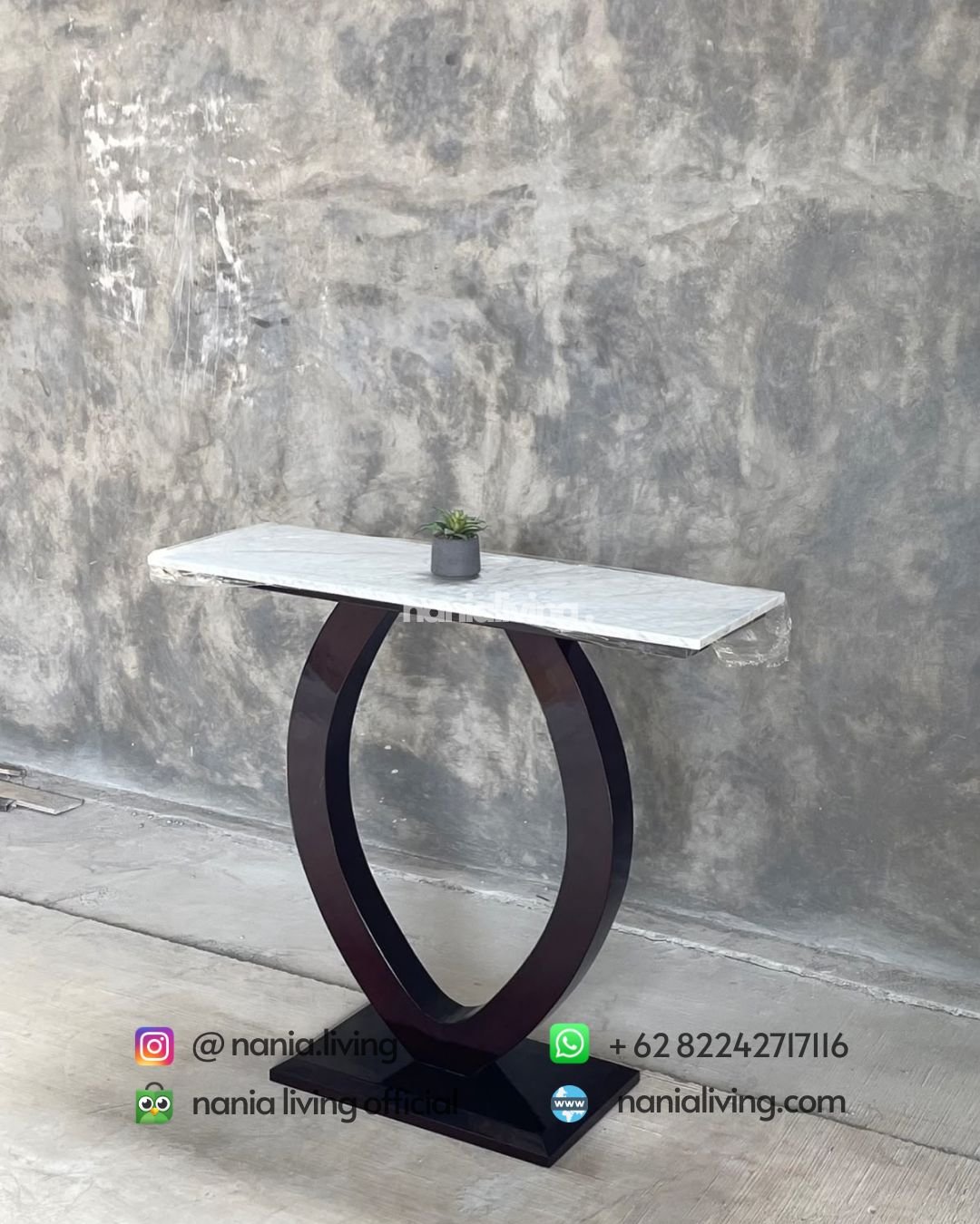 Mini Console Table With A Marble Top (1)
