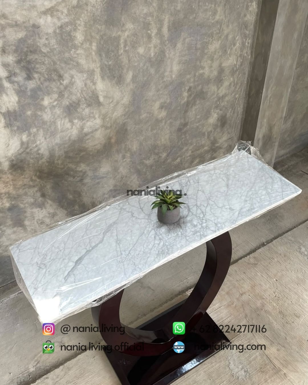 Mini Console Table With A Marble Top (2)