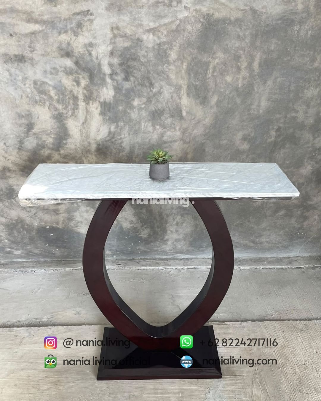 Mini Console Table With A Marble Top (3)