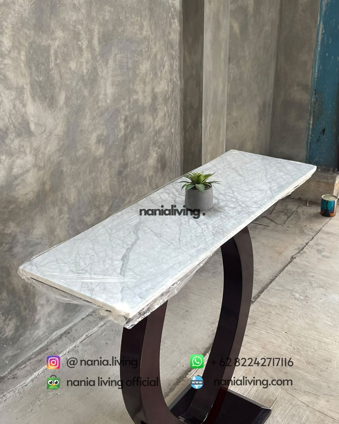 Mini Console Table With A Marble Top (4)