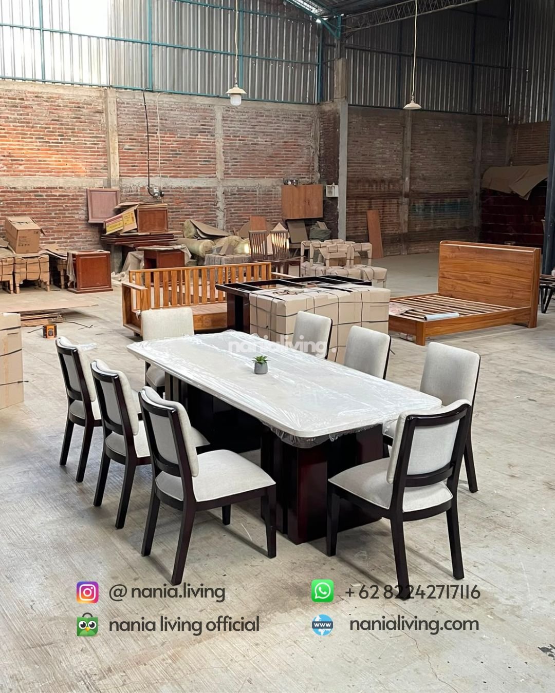 Modern Café-style Teak And Marble Dining Table With 8 Chairs (1)
