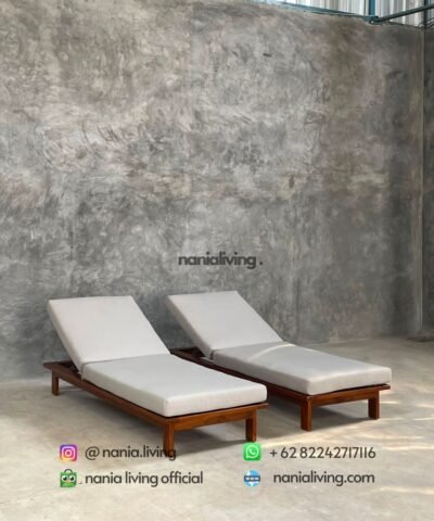 Relaxing Teak Sun Lounger With Soft Foam Padding