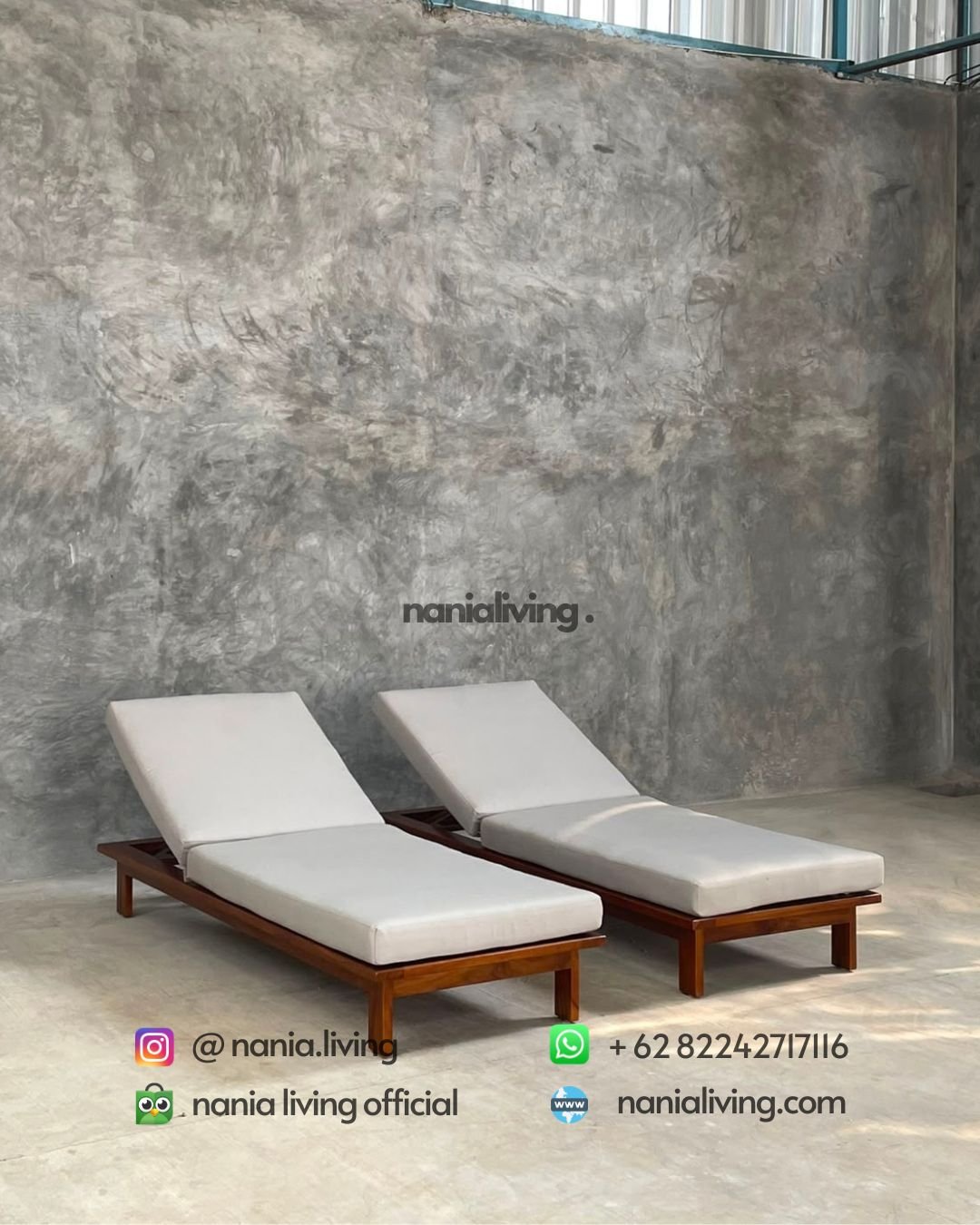 Relaxing Teak Sun Lounger With Soft Foam Padding (1)