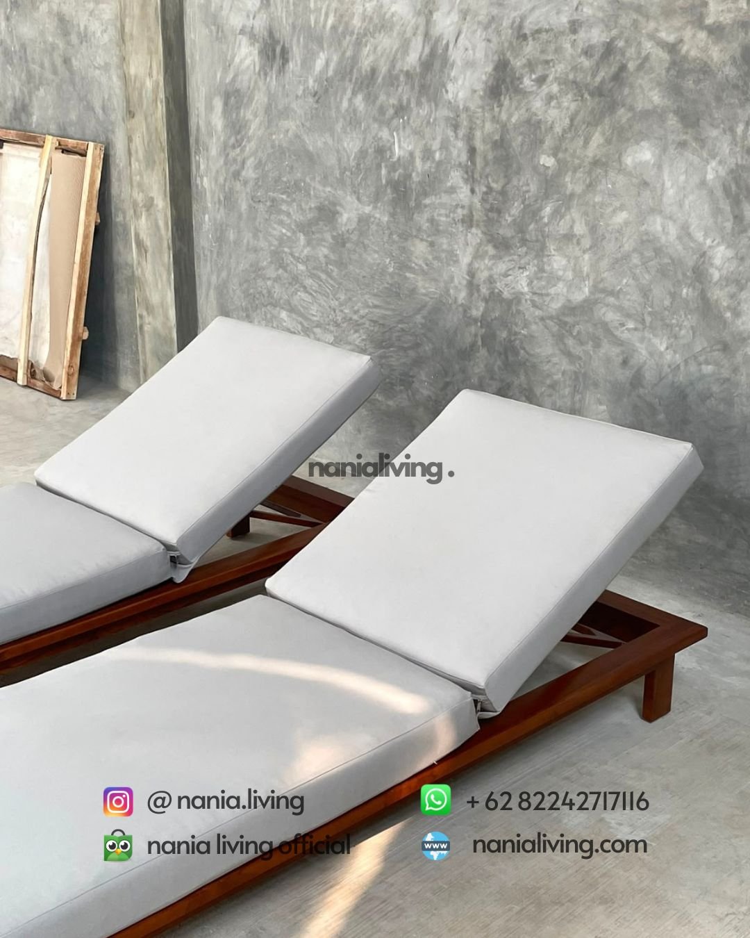 Relaxing Teak Sun Lounger With Soft Foam Padding (2)