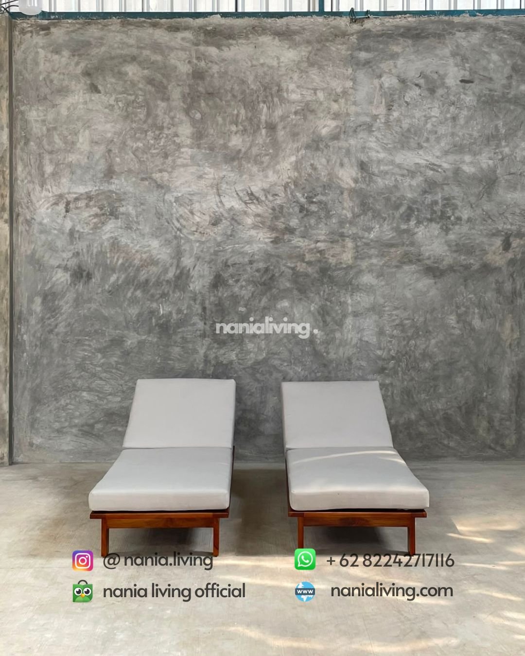 Relaxing Teak Sun Lounger With Soft Foam Padding (3)