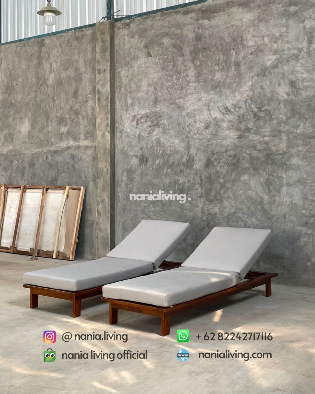 Relaxing Teak Sun Lounger With Soft Foam Padding (5)