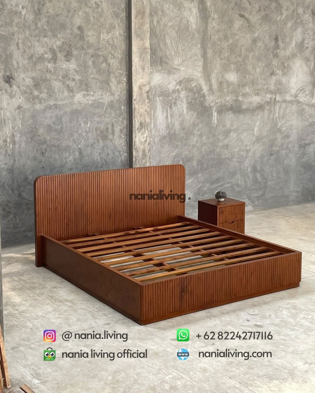 Minimalist Teak Bed With Matching Bedside Tables (1)