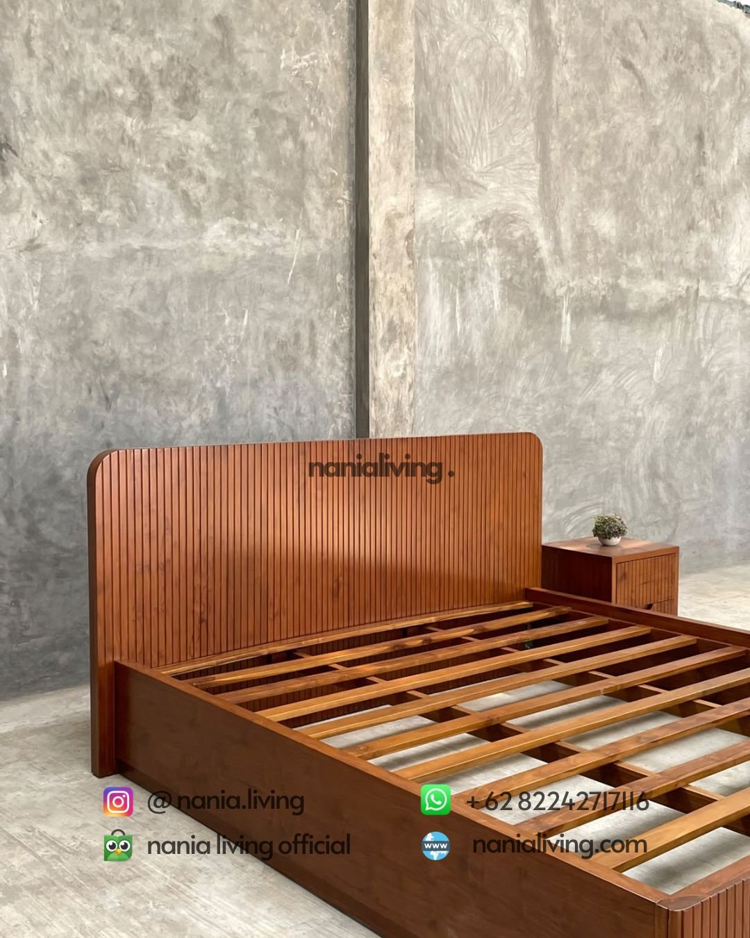 Minimalist Teak Bed With Matching Bedside Tables (2)