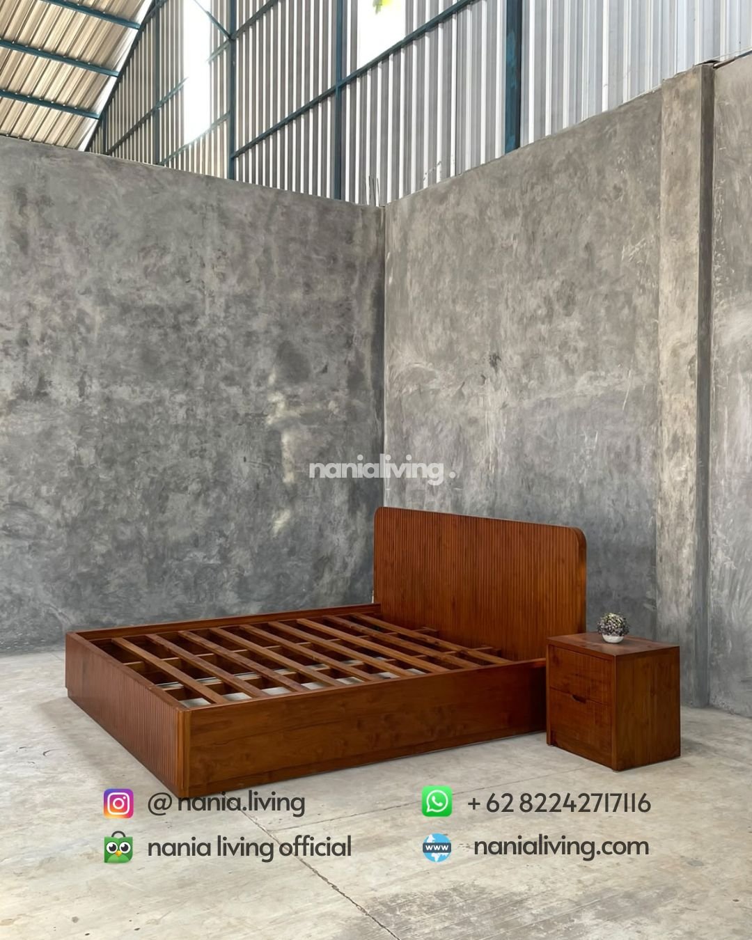 Minimalist Teak Bed With Matching Bedside Tables (3)