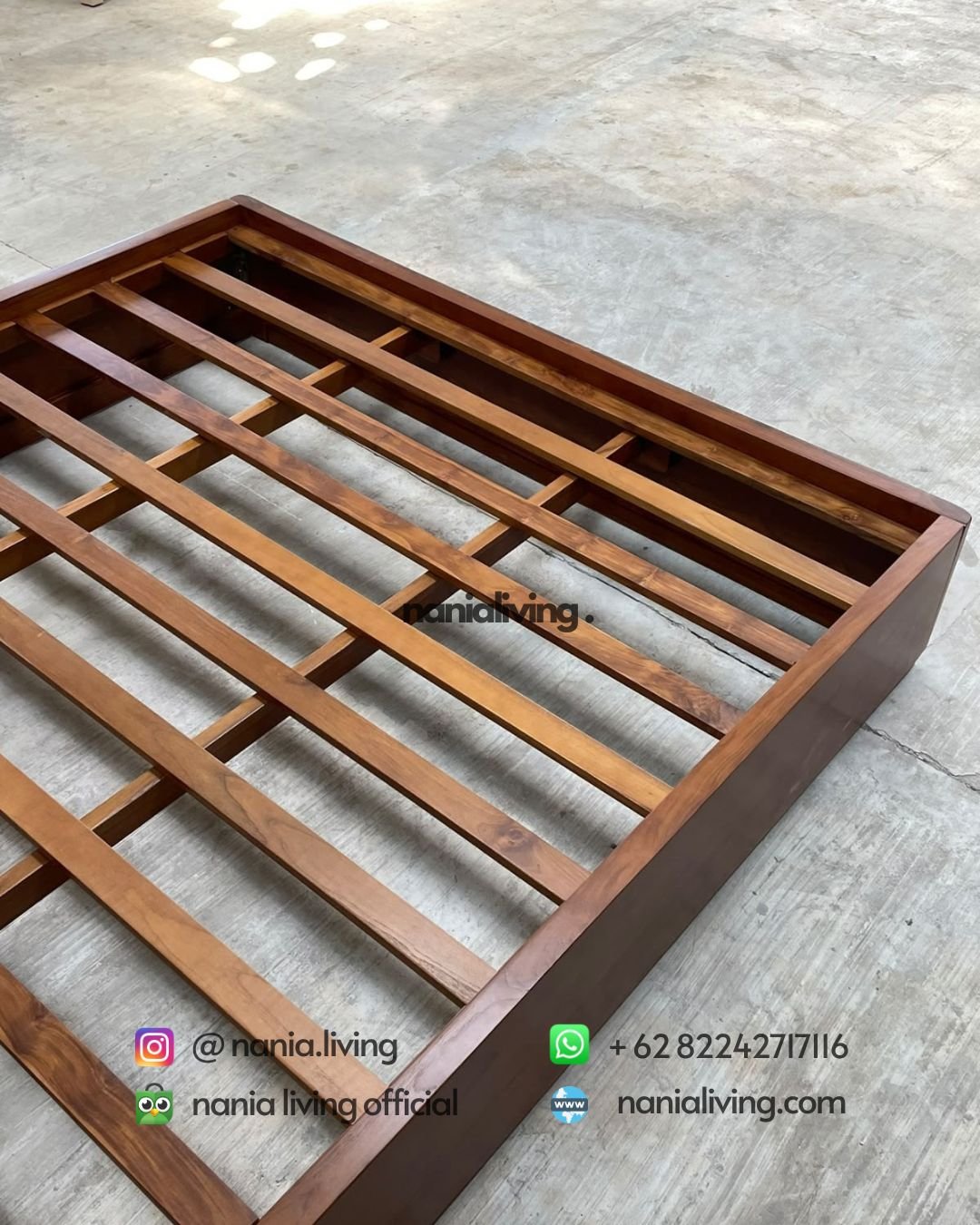 Minimalist Teak Bed With Matching Bedside Tables (4)